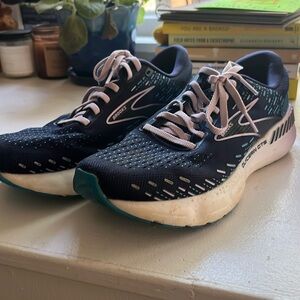 Slightly used Brooks women glycerin GTS, tons of life left!